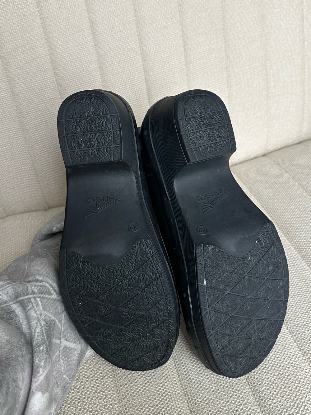 Dansko Rosa Chelsea Rain Boot Black - Picture 5 of 8